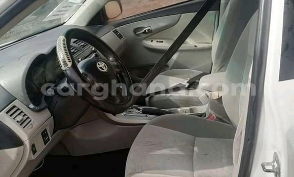 Ra Àlòkù Toyota Corolla II funfun Ọkọ̀ in Accra ni Greater Accra Ra Àlòkù Toyota Corolla II funfun Ọkọ̀ in Accra ni Greater Accra