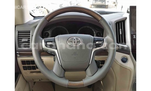 Buy Import Toyota Land Cruiser White Car in Import - Dubai in Ashanti Buy Import Toyota Land Cruiser White Car in Import - Dubai in Ashanti