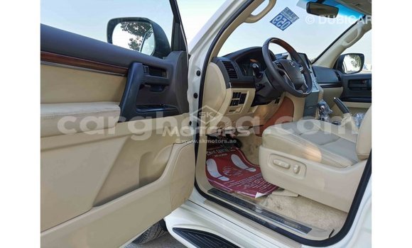 Ra Imported Toyota Land Cruiser funfun Ọkọ̀ in Import - Dubai ni Ashanti Ra Imported Toyota Land Cruiser funfun Ọkọ̀ in Import - Dubai ni Ashanti