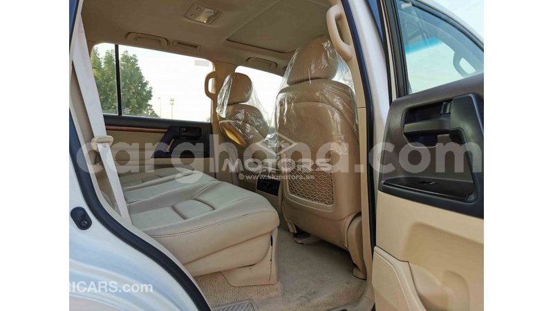 Big with watermark toyota land cruiser ashanti import dubai 24098