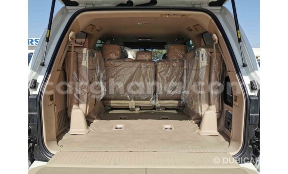 Buy Import Toyota Land Cruiser White Car in Import - Dubai in Ashanti Buy Import Toyota Land Cruiser White Car in Import - Dubai in Ashanti
