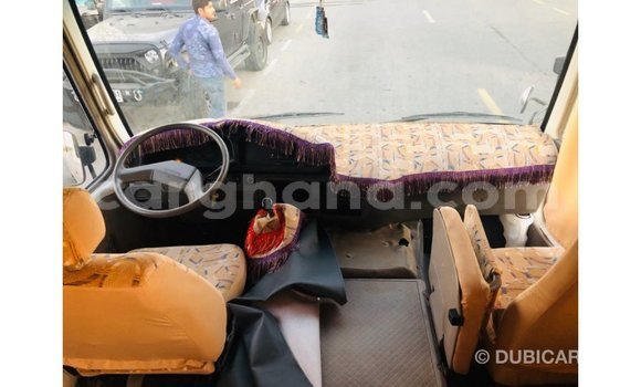 Ra Imported Toyota Coaster funfun Ọkọ̀ in Import - Dubai ni Ashanti Ra Imported Toyota Coaster funfun Ọkọ̀ in Import - Dubai ni Ashanti