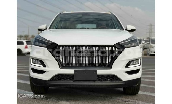 Buy Import Hyundai Tucson White Car in Import - Dubai in Ashanti Buy Import Hyundai Tucson White Car in Import - Dubai in Ashanti