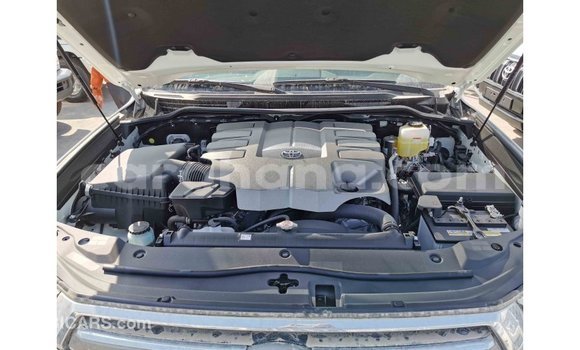 Sayi Imported Toyota Land Cruiser White Mota in Import - Dubai a Ashanti Sayi Imported Toyota Land Cruiser White Mota in Import - Dubai a Ashanti