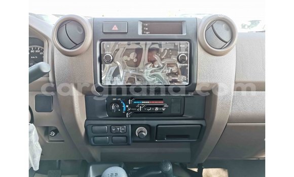 Sayi Imported Toyota Land Cruiser White Mota in Import - Dubai a Ashanti Sayi Imported Toyota Land Cruiser White Mota in Import - Dubai a Ashanti