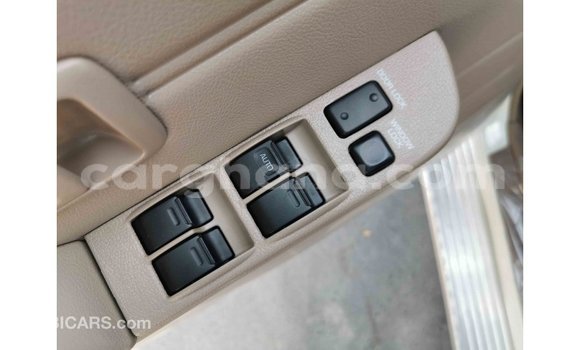 Sayi Imported Toyota Land Cruiser White Mota in Import - Dubai a Ashanti Sayi Imported Toyota Land Cruiser White Mota in Import - Dubai a Ashanti