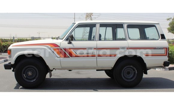 Ra Imported Toyota Land Cruiser funfun Ọkọ̀ in Import - Dubai ni Ashanti Ra Imported Toyota Land Cruiser funfun Ọkọ̀ in Import - Dubai ni Ashanti