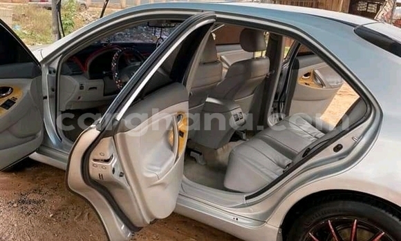 Sayi Na hannu Toyota Camry White Mota in Accra a Greater Accra Sayi Na hannu Toyota Camry White Mota in Accra a Greater Accra