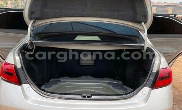 Sayi Na hannu Toyota Camry White Mota in Accra a Greater Accra Sayi Na hannu Toyota Camry White Mota in Accra a Greater Accra