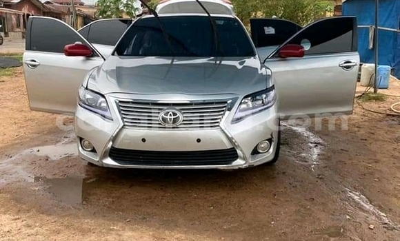Sayi Na hannu Toyota Camry White Mota in Accra a Greater Accra Sayi Na hannu Toyota Camry White Mota in Accra a Greater Accra