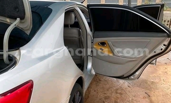 Sayi Na hannu Toyota Camry White Mota in Accra a Greater Accra Sayi Na hannu Toyota Camry White Mota in Accra a Greater Accra