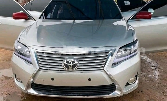 Sayi Na hannu Toyota Camry White Mota in Accra a Greater Accra Sayi Na hannu Toyota Camry White Mota in Accra a Greater Accra