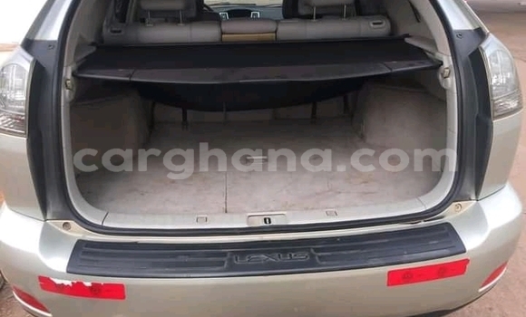 Sayi Na hannu Toyota Camry White Mota in Accra a Greater Accra Sayi Na hannu Toyota Camry White Mota in Accra a Greater Accra