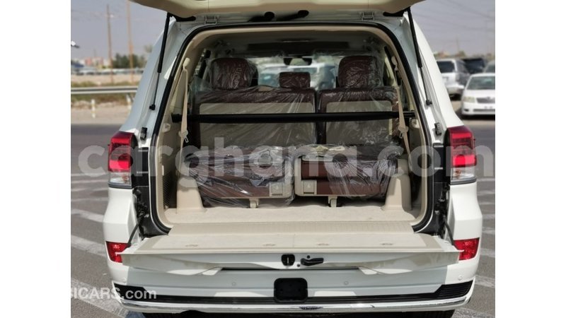 Big with watermark toyota land cruiser ashanti import dubai 24379