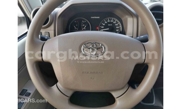 Ra Imported Toyota Land Cruiser funfun Ọkọ̀ in Import - Dubai ni Ashanti Ra Imported Toyota Land Cruiser funfun Ọkọ̀ in Import - Dubai ni Ashanti