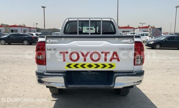 Ra Imported Toyota Hilux funfun Ọkọ̀ in Import - Dubai ni Ashanti Ra Imported Toyota Hilux funfun Ọkọ̀ in Import - Dubai ni Ashanti