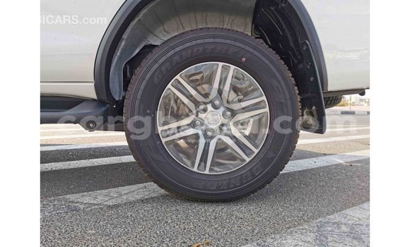 Buy Import Toyota Fortuner White Car in Import - Dubai in Ashanti Buy Import Toyota Fortuner White Car in Import - Dubai in Ashanti