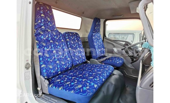 Sayi Imported Mitsubishi Fuso White Babbar mota in Import - Dubai a Ashanti Sayi Imported Mitsubishi Fuso White Babbar mota in Import - Dubai a Ashanti