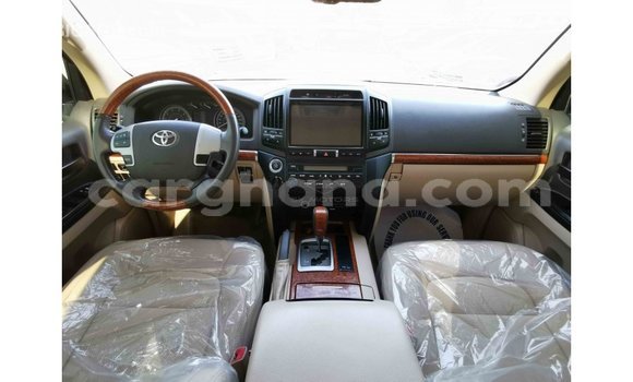 Sayi Imported Toyota Land Cruiser White Mota in Import - Dubai a Ashanti Sayi Imported Toyota Land Cruiser White Mota in Import - Dubai a Ashanti