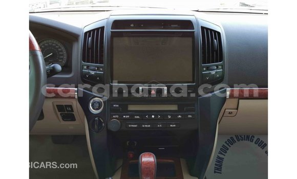 Sayi Imported Toyota Land Cruiser White Mota in Import - Dubai a Ashanti Sayi Imported Toyota Land Cruiser White Mota in Import - Dubai a Ashanti