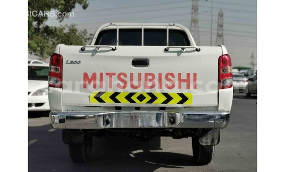 Sayi Imported Mitsubishi L200 White Mota in Import - Dubai a Ashanti Sayi Imported Mitsubishi L200 White Mota in Import - Dubai a Ashanti