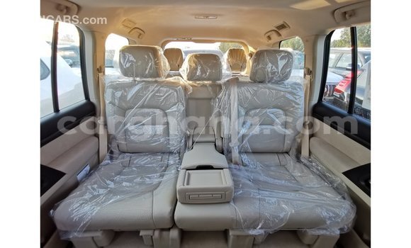 Sayi Imported Toyota Land Cruiser White Mota in Import - Dubai a Ashanti Sayi Imported Toyota Land Cruiser White Mota in Import - Dubai a Ashanti