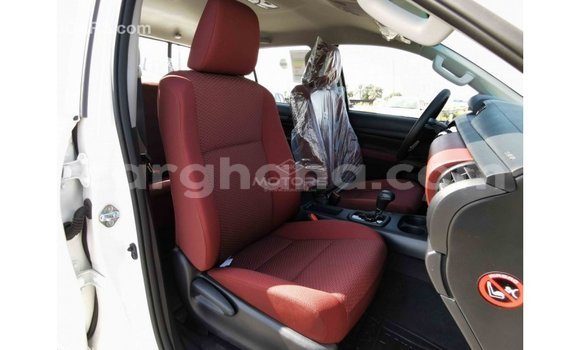 Buy Import Toyota Hilux White Car in Import - Dubai in Ashanti Buy Import Toyota Hilux White Car in Import - Dubai in Ashanti