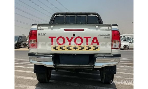 Sayi Imported Toyota Hilux White Mota in Import - Dubai a Ashanti Sayi Imported Toyota Hilux White Mota in Import - Dubai a Ashanti