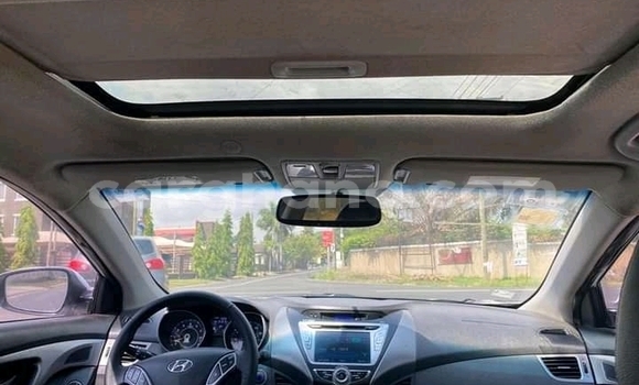 Ra Àlòkù Hyundai Elantra funfun Ọkọ̀ in Accra ni Greater Accra Ra Àlòkù Hyundai Elantra funfun Ọkọ̀ in Accra ni Greater Accra