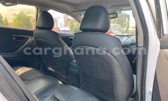 Ra Àlòkù Hyundai Elantra funfun Ọkọ̀ in Accra ni Greater Accra Ra Àlòkù Hyundai Elantra funfun Ọkọ̀ in Accra ni Greater Accra