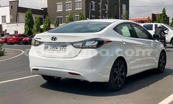 Ra Àlòkù Hyundai Elantra funfun Ọkọ̀ in Accra ni Greater Accra Ra Àlòkù Hyundai Elantra funfun Ọkọ̀ in Accra ni Greater Accra