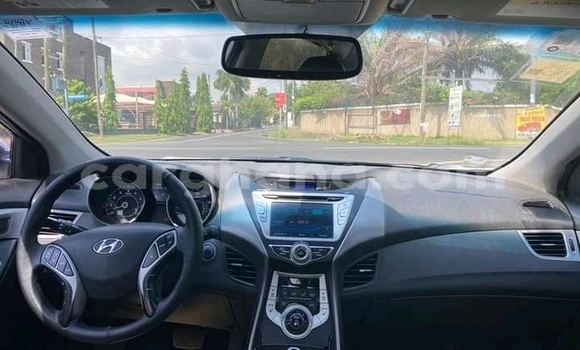 Ra Àlòkù Hyundai Elantra funfun Ọkọ̀ in Accra ni Greater Accra Ra Àlòkù Hyundai Elantra funfun Ọkọ̀ in Accra ni Greater Accra