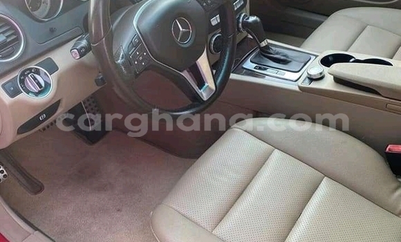 Sayi Na hannu Mercedes-Benz E-Classe Red Mota in Accra a Greater Accra Sayi Na hannu Mercedes-Benz E-Classe Red Mota in Accra a Greater Accra