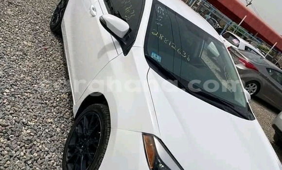 Ra Àlòkù Toyota Corolla funfun Ọkọ̀ in Accra ni Greater Accra Ra Àlòkù Toyota Corolla funfun Ọkọ̀ in Accra ni Greater Accra