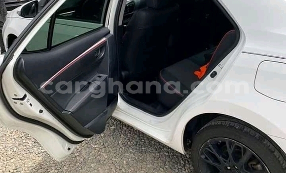 Ra Àlòkù Toyota Corolla funfun Ọkọ̀ in Accra ni Greater Accra Ra Àlòkù Toyota Corolla funfun Ọkọ̀ in Accra ni Greater Accra