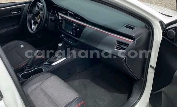 Ra Àlòkù Toyota Corolla funfun Ọkọ̀ in Accra ni Greater Accra Ra Àlòkù Toyota Corolla funfun Ọkọ̀ in Accra ni Greater Accra