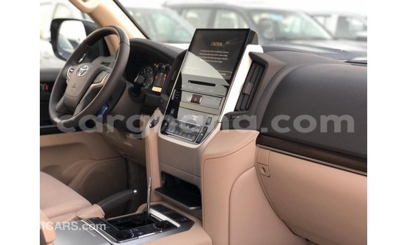 Sayi Imported Toyota Land Cruiser White Mota in Import - Dubai a Ashanti Sayi Imported Toyota Land Cruiser White Mota in Import - Dubai a Ashanti