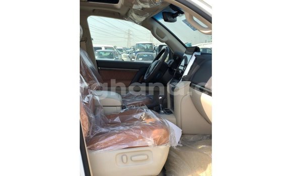 Buy Import Toyota Land Cruiser White Car in Import - Dubai in Ashanti Buy Import Toyota Land Cruiser White Car in Import - Dubai in Ashanti