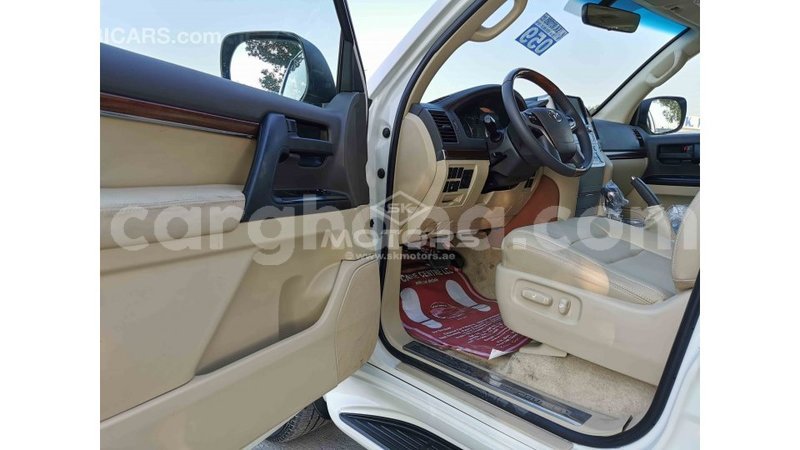 Big with watermark toyota land cruiser ashanti import dubai 24705