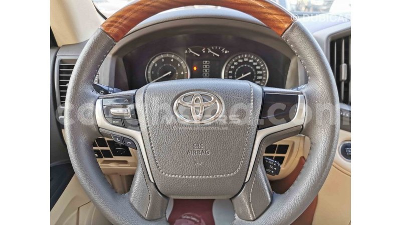 Big with watermark toyota land cruiser ashanti import dubai 24705