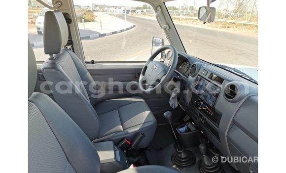 Ra Imported Toyota Land Cruiser funfun Ọkọ̀ in Import - Dubai ni Ashanti Ra Imported Toyota Land Cruiser funfun Ọkọ̀ in Import - Dubai ni Ashanti