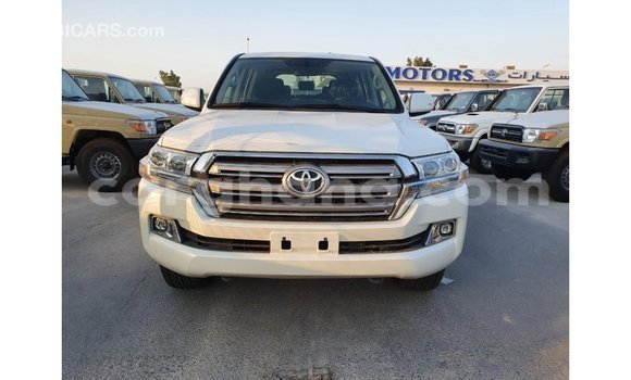 Sayi Imported Toyota Land Cruiser White Mota in Import - Dubai a Ashanti Sayi Imported Toyota Land Cruiser White Mota in Import - Dubai a Ashanti
