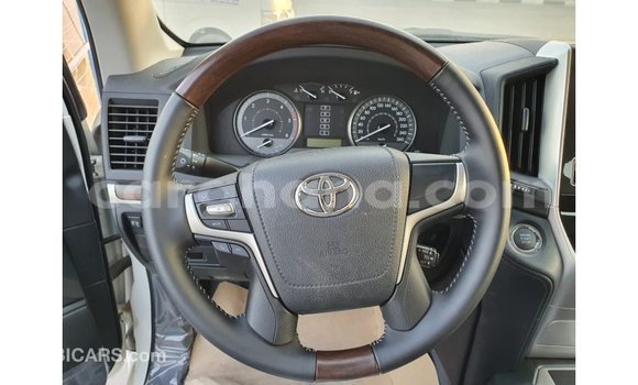 Sayi Imported Toyota Land Cruiser White Mota in Import - Dubai a Ashanti Sayi Imported Toyota Land Cruiser White Mota in Import - Dubai a Ashanti