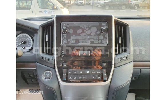 Sayi Imported Toyota Land Cruiser White Mota in Import - Dubai a Ashanti Sayi Imported Toyota Land Cruiser White Mota in Import - Dubai a Ashanti