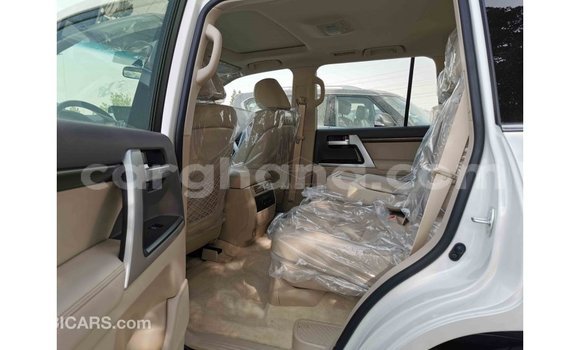 Sayi Imported Toyota Land Cruiser White Mota in Import - Dubai a Ashanti Sayi Imported Toyota Land Cruiser White Mota in Import - Dubai a Ashanti