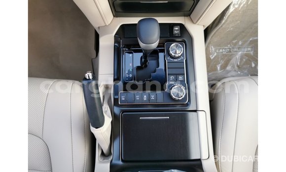 Buy Import Toyota Land Cruiser White Car in Import - Dubai in Ashanti Buy Import Toyota Land Cruiser White Car in Import - Dubai in Ashanti