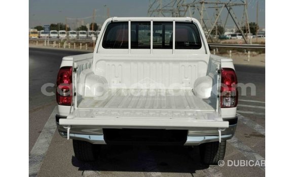Ra Imported Toyota Hilux funfun Ọkọ̀ in Import - Dubai ni Ashanti Ra Imported Toyota Hilux funfun Ọkọ̀ in Import - Dubai ni Ashanti