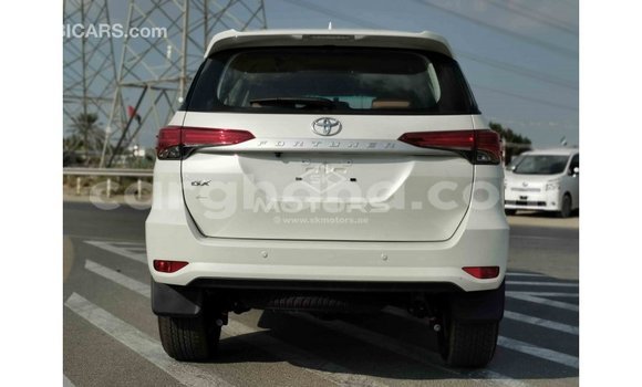 Sayi Imported Toyota Fortuner White Mota in Import - Dubai a Ashanti Sayi Imported Toyota Fortuner White Mota in Import - Dubai a Ashanti