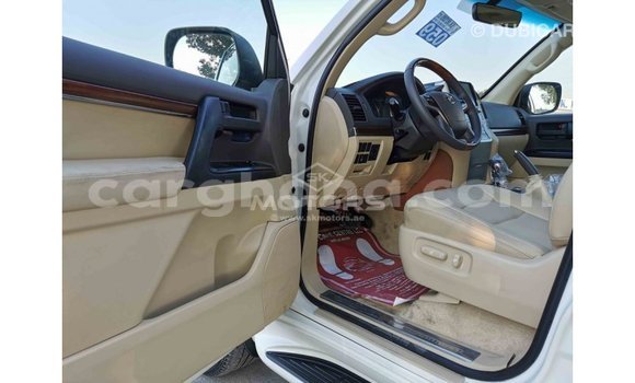 Sayi Imported Toyota Land Cruiser White Mota in Import - Dubai a Ashanti Sayi Imported Toyota Land Cruiser White Mota in Import - Dubai a Ashanti