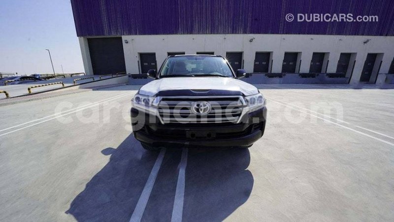 Big with watermark toyota land cruiser ashanti import dubai 24906